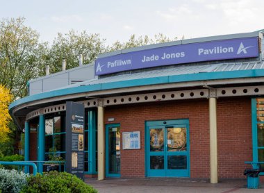 Flint, İngiltere: 22 Mayıs 2018: Carpetright mağaza üzerinde bir küçük perakende parkı.