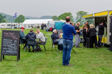 Bala Lake, İngiltere: 27 Mayıs 2018: kötü hava rağmen taşıma Festivali klasik otomobil, traktör, motosiklet, Landrovers, ticari araçlar, yan tezgahları ve tüccarlar iyi yersiz gördüm.. 