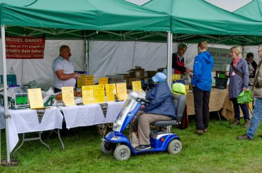 Bala Lake, İngiltere: 27 Mayıs 2018: kötü hava rağmen taşıma Festivali klasik otomobil, traktör, motosiklet, Landrovers, ticari araçlar, yan tezgahları ve tüccarlar iyi yersiz gördüm.. 