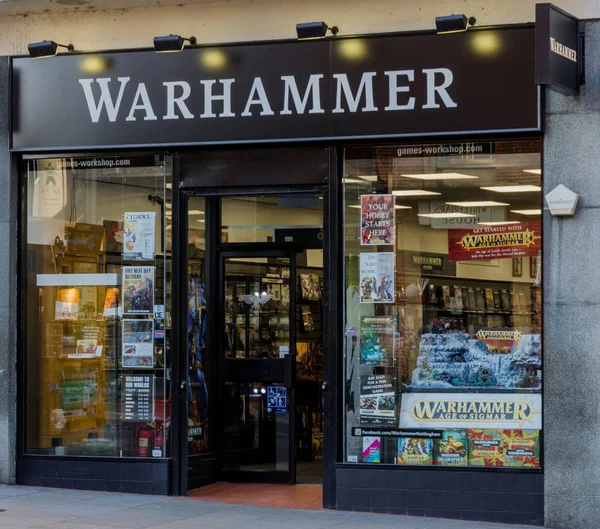 Nottingham, İngiltere: 7 Şubat 2018: Warhammer Games Workshop stok üstünde keşiş Lane Nottingham. Warhammer çoğu uzman reatilers fantezi masa oyunları ve rakamlar.