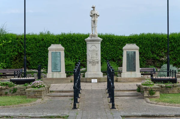 英国里尔 2018年6月3日 里尔的纪念花园献给那些在世界战争和世界其他冲突中牺牲生命的里尔的士兵们 — 图库照片