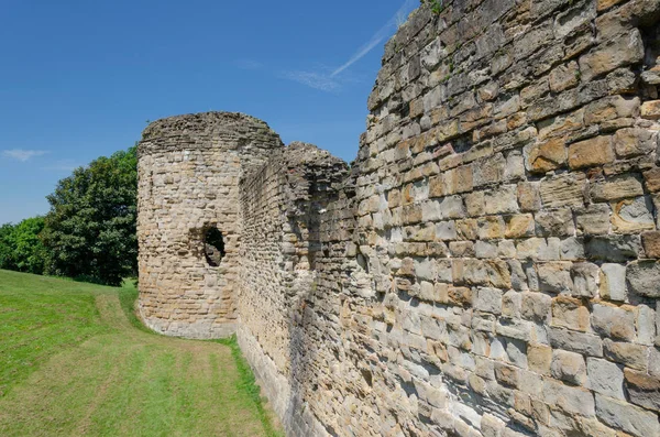 Flint Castle olan ilk Galli kalenin kalıntıları ben yüzüğünü demir parçası olarak Kral Edward tarafından inşa.