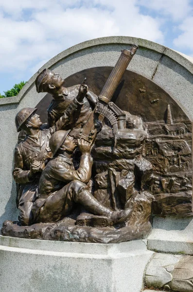 Port Sunlight, İngiltere: 6 Haziran 2018: bitişik kolu Bros sabun fabrikasının işçileri ev inşa bir model köy. Etkileyici şekil-in savaş anıtı olduğunu.