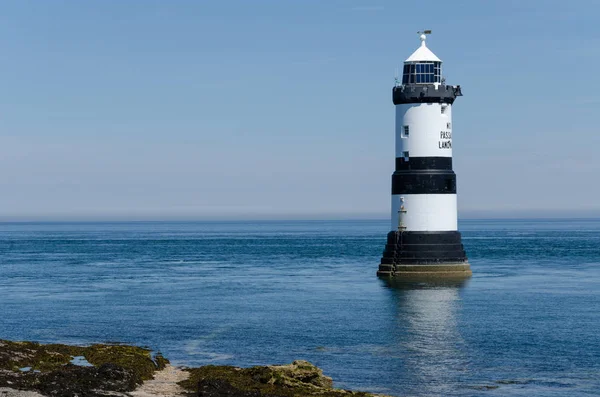 Penmon Lighthouse Anglesey Bright Sunny Summers Day Some Shoreline View — Stock Photo, Image