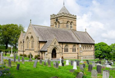 Halkyn St Mary Kilisesi, Gotik canlanma tarzında mükemmel bir Viktorya kilisesi.