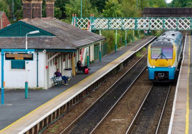 Flint, Birleşik Krallık: 12 Eylül 2017: 2 platformlu Flint tren istasyonu Kuzey Galler Sahil Hattı üzerindedir. İstasyon 2008 yılında 'İngiltere' nin en iyisi 'seçildi..