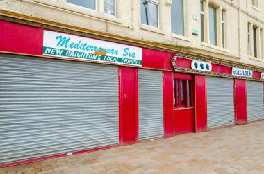 New Brighton, İngiltere: 3 Haziran 2020: Bir sokak görüntüsü Corona virüs salgınının şirketler üzerindeki etkisini gösteriyor.