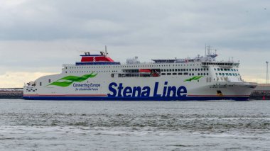Wallasey, İngiltere: 3 Haziran 2020: Stena Edda, bir ro-ro yolcu feribotu, Belfast 'tan Birkenhead' e yaklaşan Mersey Nehri 'ne girer. Kıbrıs bayrağı altında 2020 yılında inşa edilmiştir..