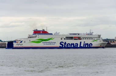 Wallasey, İngiltere: 3 Haziran 2020: Stena Edda, bir ro-ro yolcu feribotu, Belfast 'tan Birkenhead' e yaklaşan Mersey Nehri 'ne girer. Kıbrıs bayrağı altında 2020 yılında inşa edilmiştir..