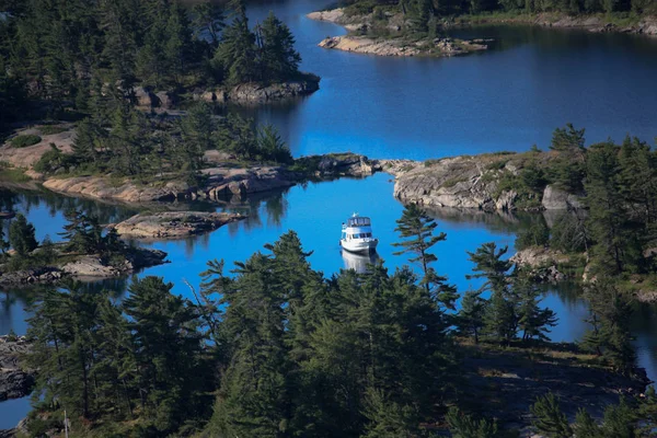 Lone Boot Een Afgelegen Verankering Georgian Bay — Stockfoto