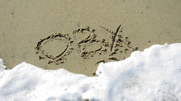 Obx Scritto Nella Sabbia Mentre Onde Lavano Sopra Lettere — Foto Stock