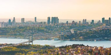 15 Temmuz şehit Köprüsü, Boğaziçi Köprüsü, gün batımı Istanbul, Türkiye'de Çamlıca Tepesi'nden
