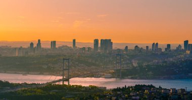 15 Temmuz şehit Köprüsü, Boğaziçi Köprüsü, gün batımı Istanbul, Türkiye'de Çamlıca Tepesi'nden