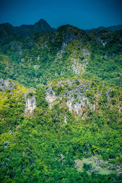 Isla Cat Ba en Vietnam, Asia. Hermoso paisaje — Foto de Stock