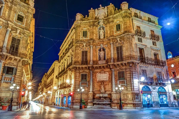 Piazza centrale Quattro Canti a Palermo . — Foto Stock