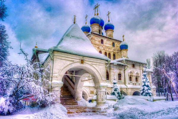 Церковь в Коломенском парке, Москва, Россия — стоковое фото