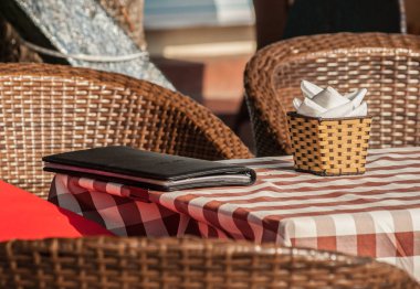 Küçük bir retro kafe rahat atmosferinin