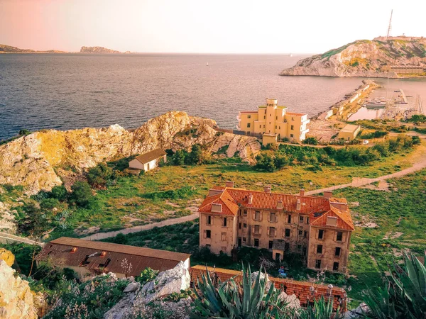 Pohled na souostroví Frioul ve Středozemním moři u Marseille, Francie — Stock fotografie