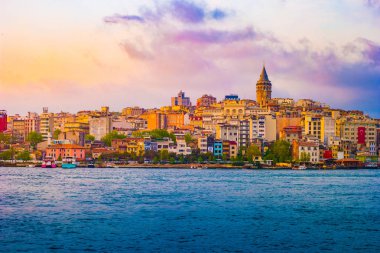 Türkiye 'de Galata Kulesi ile İstanbul kenti manzarası.