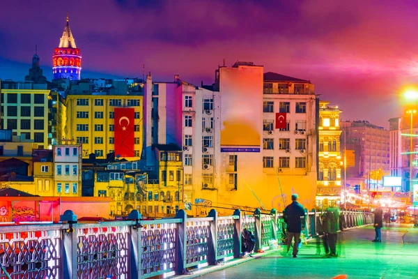 Galatská věž a barevné budovy Karakoy. Istanbul, Turecko. — Stock fotografie