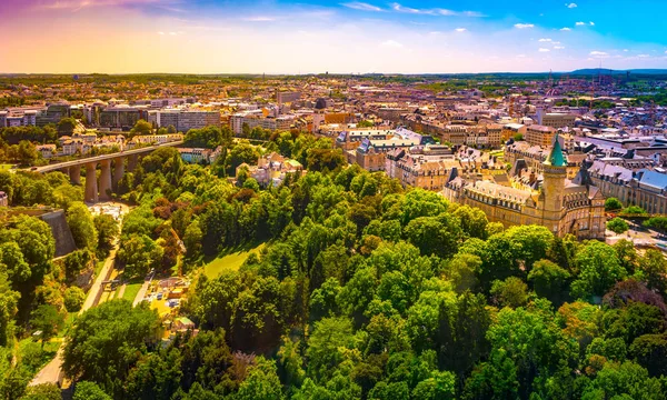 Lüksemburg 'un güzel bir yaz gününde panoramik hava manzarası, Lüksemburg — Stok fotoğraf