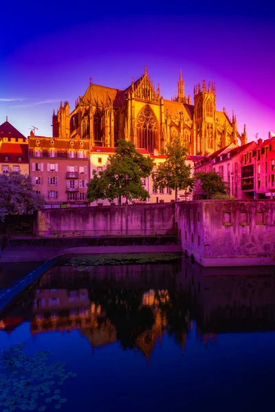 Moselle river flowing through Metz, France with a dramatic sky — Stock Photo, Image