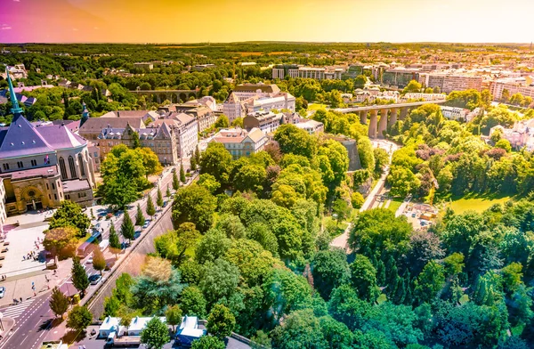Vista aérea panorámica de Luxemburgo en un hermoso día de verano —  Fotos de Stock