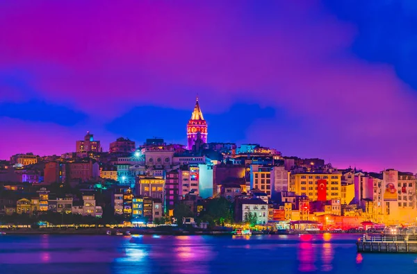 Galatská věž, Galatský most, čtvrti Karakoy a Zlatý roh v noci, istanbul — Stock fotografie