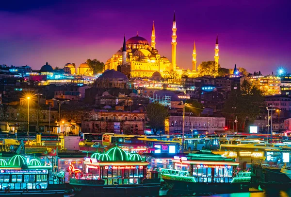 Night view to Suleymaniye Cami, from Galata Bridge, Istanbul, Turkey. — Stock Photo, Image