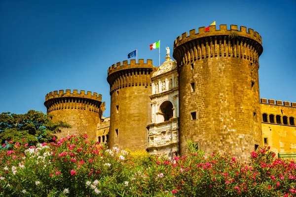 The medieval castle of Maschio Angioino — Stock Photo, Image
