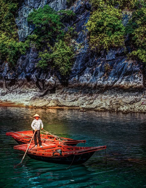 Unrecognizable vietnamese woman rowing boats that bring tourists traveling inside limestone cave with limestone island in background in summer at Halong Bay. Vietnam. — Stock Photo, Image