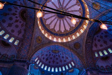 İstanbul 'daki Mavi Cami' nin içi. Türkiye