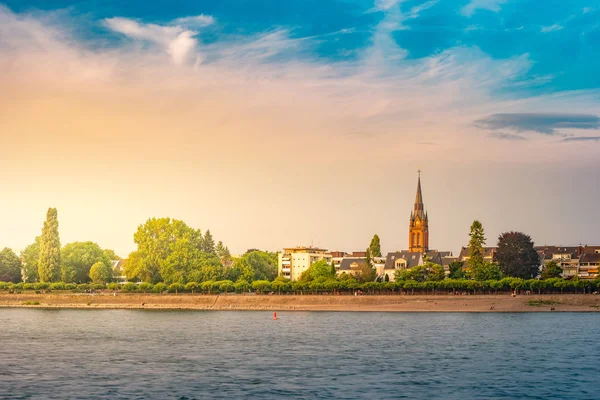 본 강 라인 강, 독일의 도시 풍경 — 스톡 사진