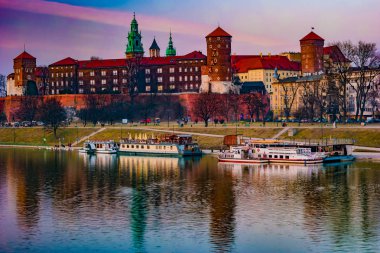 Wawel tepe üzerinde Polonya Kings Royal castle