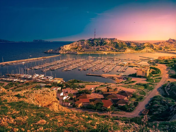Pohled na souostroví Frioul ve Středozemním moři u Marseille, Francie — Stock fotografie