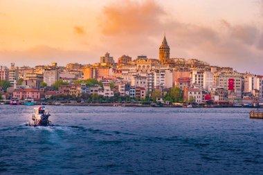 Türkiye 'de Galata Kulesi ile İstanbul kenti manzarası.