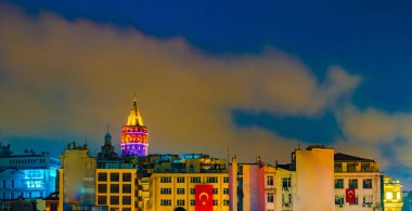 Galata Kulesi ve Karaköy renkli binalar. Istanbul, Türkiye.