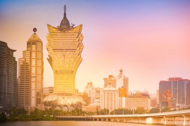 Macau cityscape alacakaranlıkta manzarası. Mocau artık Çin parçasıdır. Panorama