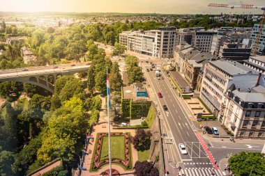 Lüksemburg 'un güzel bir yaz gününde panoramik hava manzarası, Lüksemburg