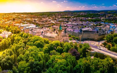 Lüksemburg 'un güzel bir yaz gününde panoramik hava manzarası, Lüksemburg