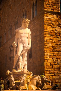 Neptün Çeşmesi Neptün Piazza della Signoria Floransa'da heykel