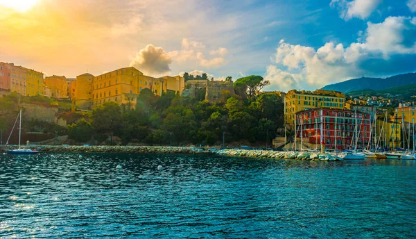 Bastia centro de la ciudad vieja, faro y puerto . —  Fotos de Stock