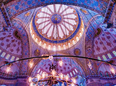 İstanbul 'daki Mavi Cami' nin içi. Türkiye