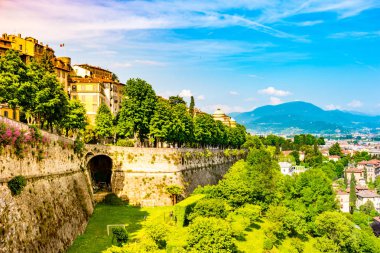 Panoramik Citta Alta, eski şehir. Bergamo