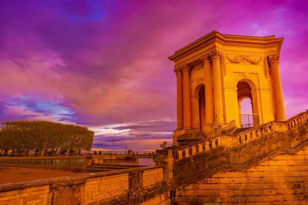 Bassin Principal de Peyrou marca fim do aqueduto em Montpellier, França — Fotografia de Stock