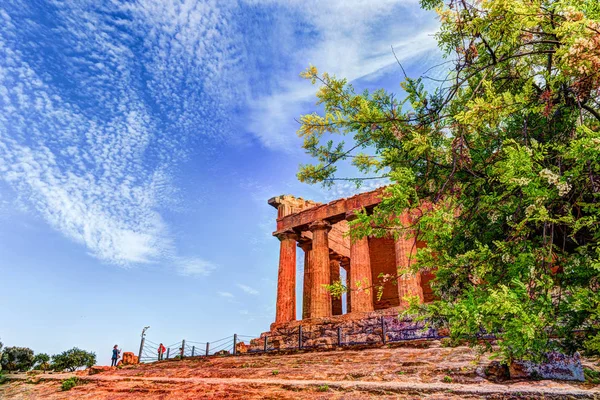 El famoso Templo de Concordia en el Valle de los Templos cerca de Agrigento —  Fotos de Stock