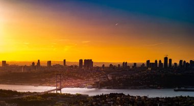 15 Temmuz şehit Köprüsü, Boğaziçi Köprüsü, gün batımı Istanbul, Türkiye'de Çamlıca Tepesi'nden