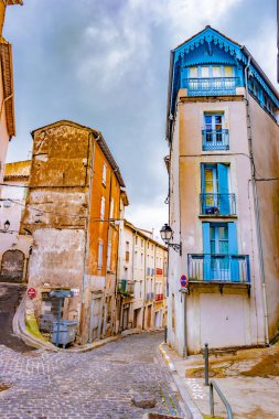 Fransız kasabasının Beziers caddelerinin etkileyici mimarisi.