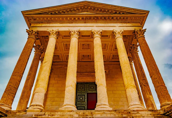 Ancient Maison Carree em Nimes. Nimes, França . — Fotografia de Stock