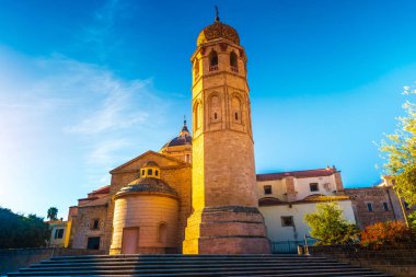 Oristano'da katedral Santa Maria Assunta. Sardunya